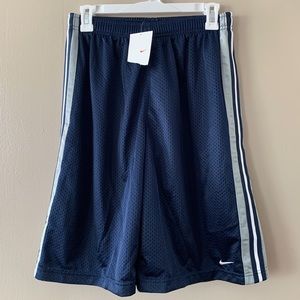 NWT Nike Boys Blue Basketball Shorts XL